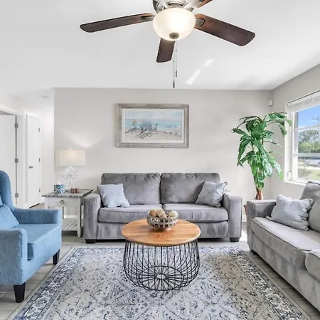 Villa Sunny Cape Coral Escape, Warmth Awaits